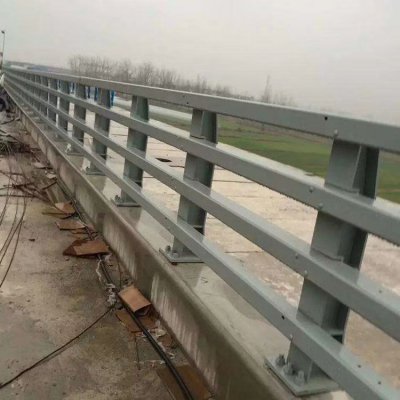 防撞護(hù)欄
